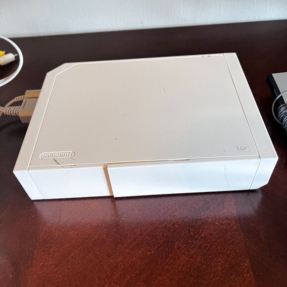 Nintendo Wii RVL-001 Console White With Cords & Sensor Bar Tested - Picture 2 of 10